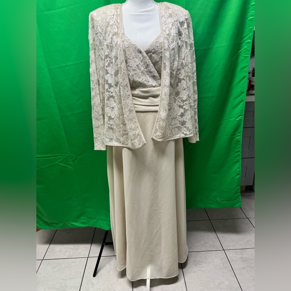 Elegant Cream Lace Maxi Dress